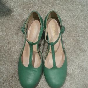 Green Mary Jane style Journey Collections Shoes